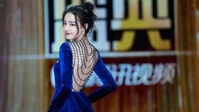 迪丽热巴颁奖典礼视频,惊艳瞬间回顾