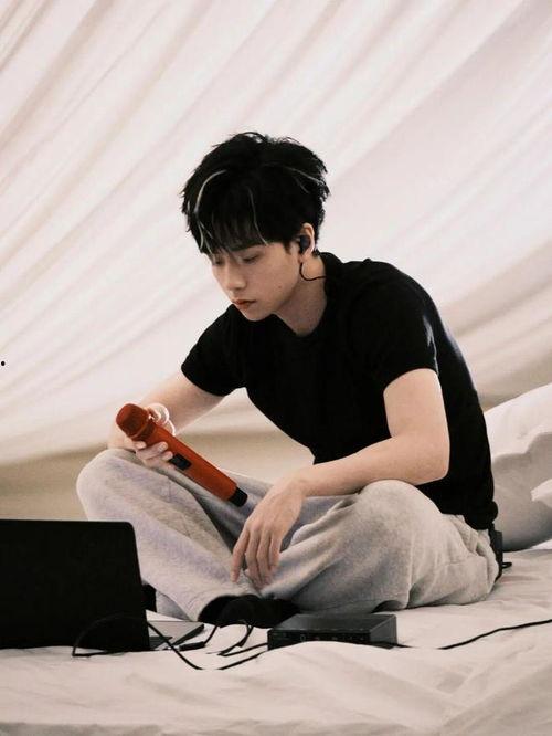 帅哥写真视频,捕捉帅哥写真视频的瞬间风采